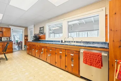 40 Parade Circle Barnstead NH 03218