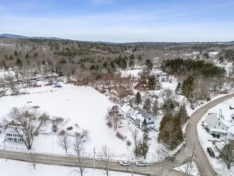 40 Parade Circle Barnstead NH 03218