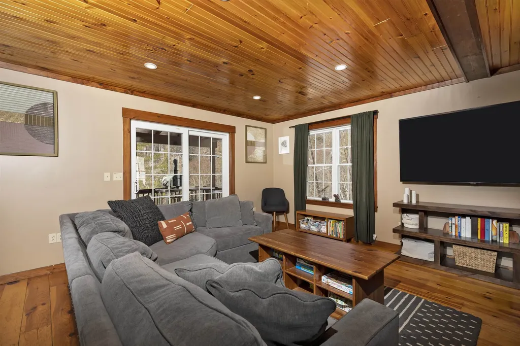 33 Barber Lane Hartland VT 05048