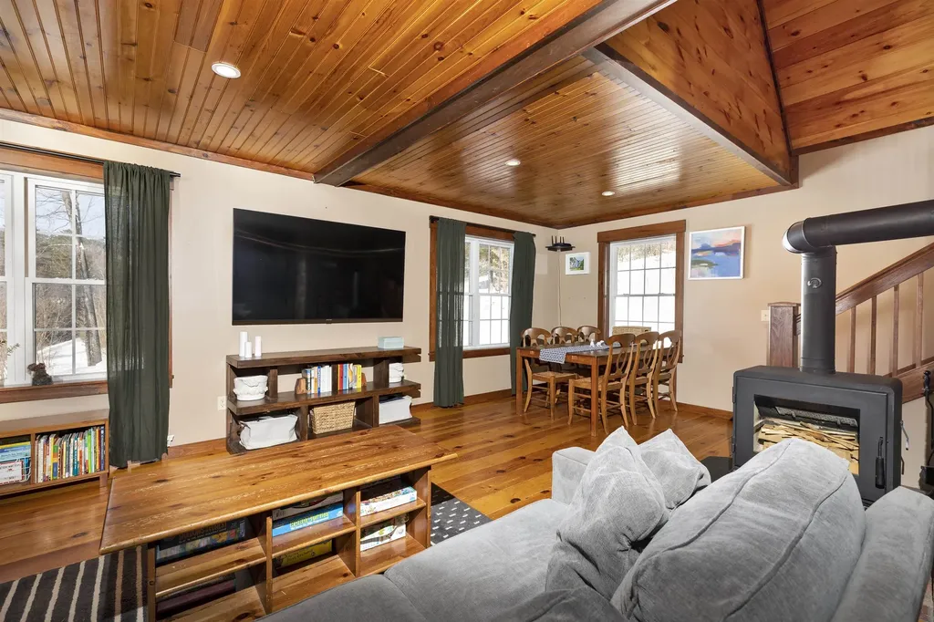 33 Barber Lane Hartland VT 05048