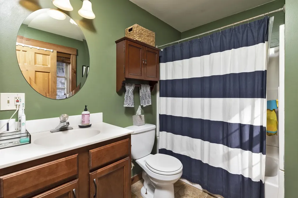 33 Barber Lane Hartland VT 05048