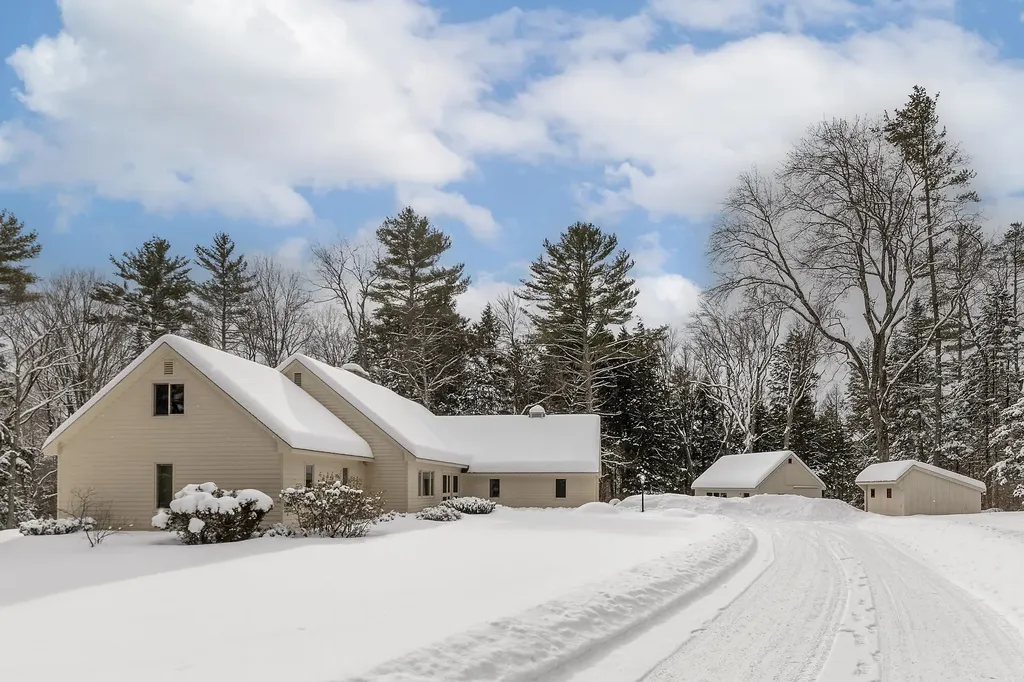 573 Middletown Road Londonderry VT 05148