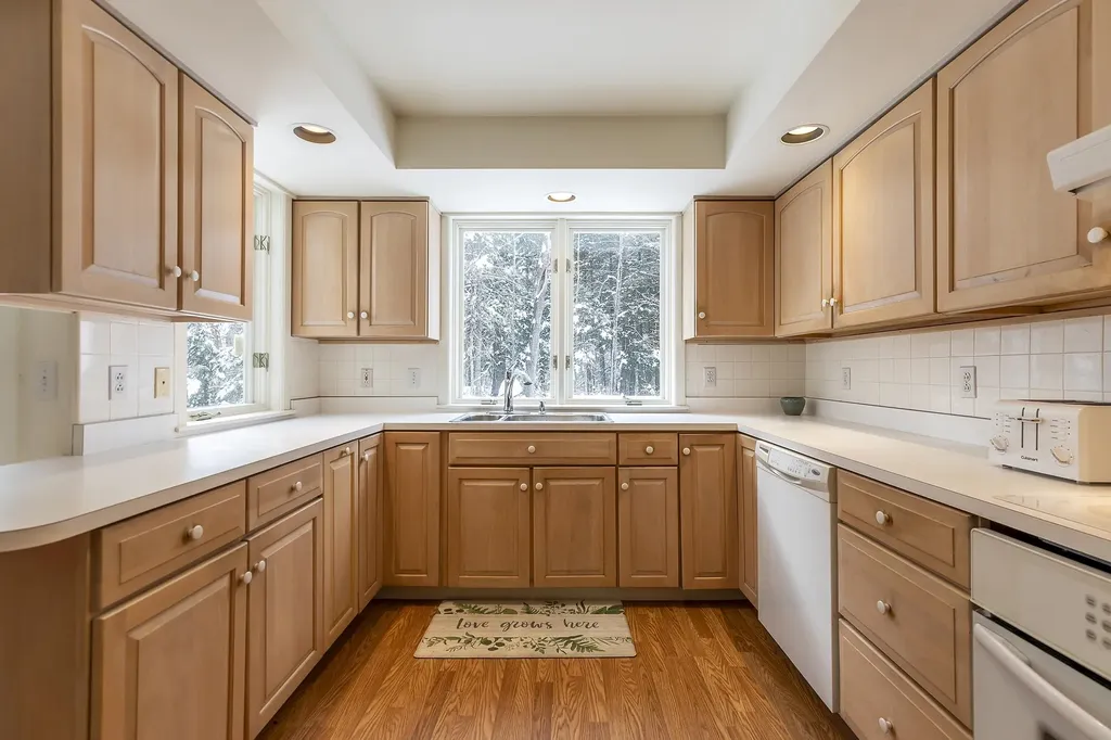 573 Middletown Road Londonderry VT 05148