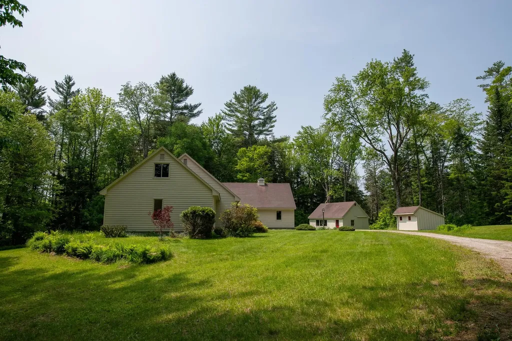 573 Middletown Road Londonderry VT 05148