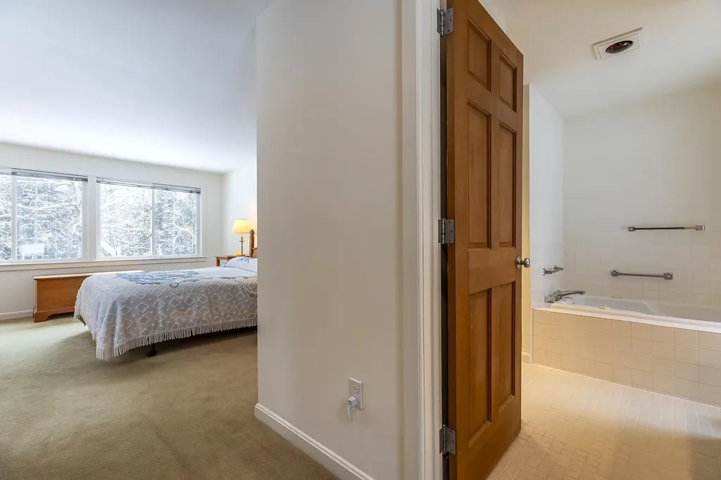 573 Middletown Road Londonderry VT 05148