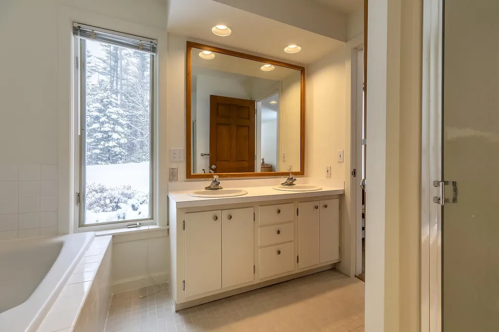 573 Middletown Road Londonderry VT 05148