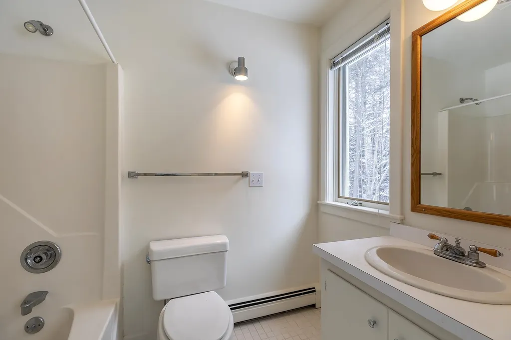 573 Middletown Road Londonderry VT 05148