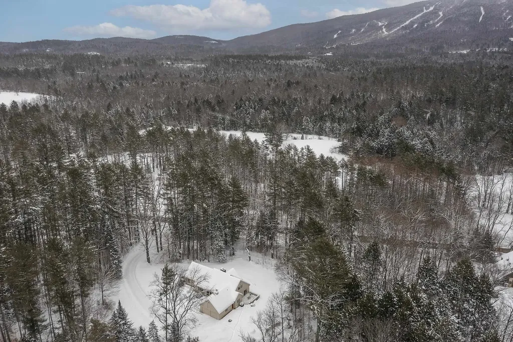 573 Middletown Road Londonderry VT 05148