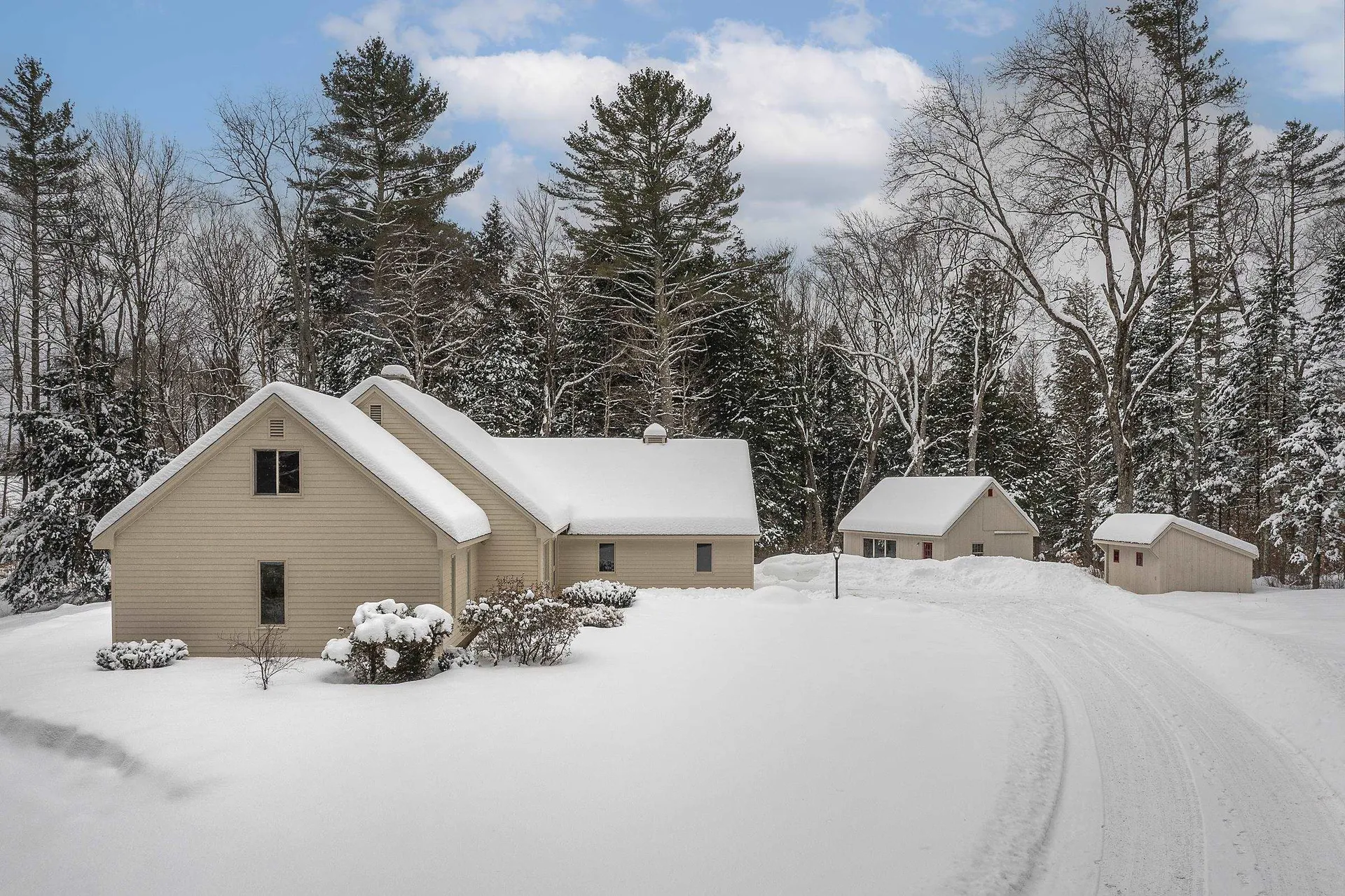 573 Middletown Road Londonderry VT 05148