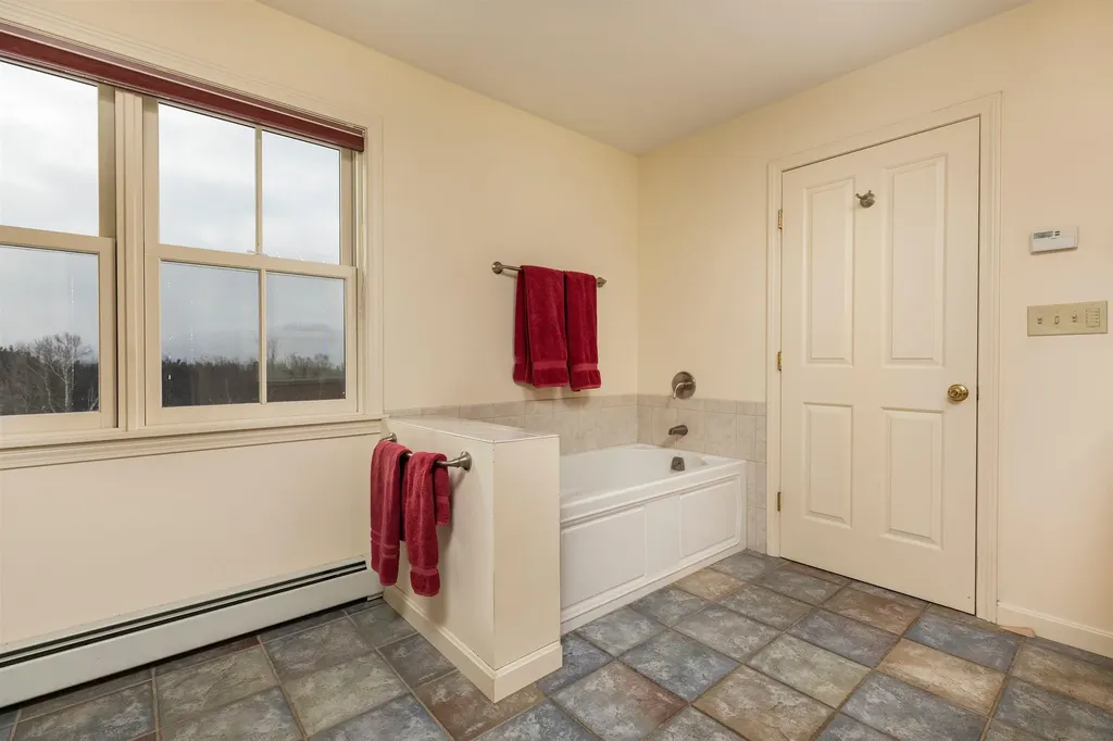 1610 Cape Moonshine Road Piermont NH 03779