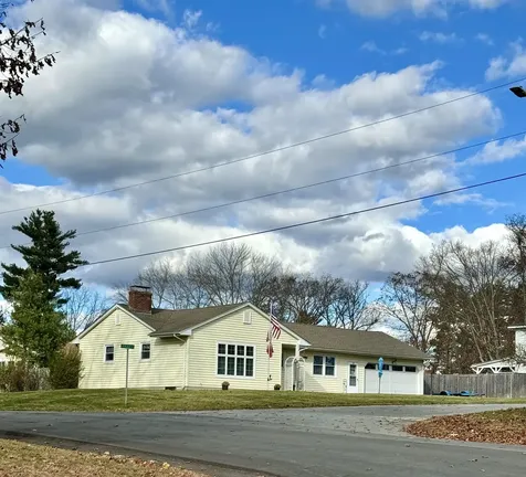 19 Hemlock Street Hudson NH 03051