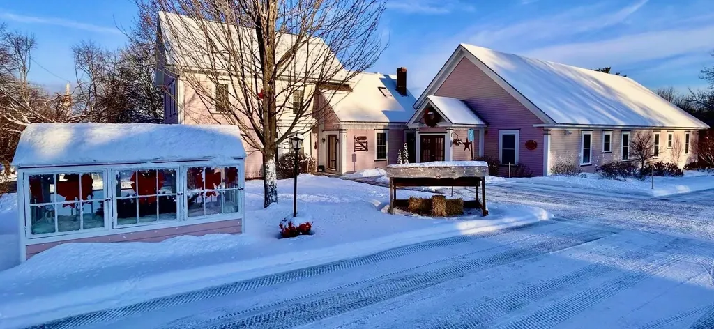 10 Berry Avenue Pittsfield NH 03263