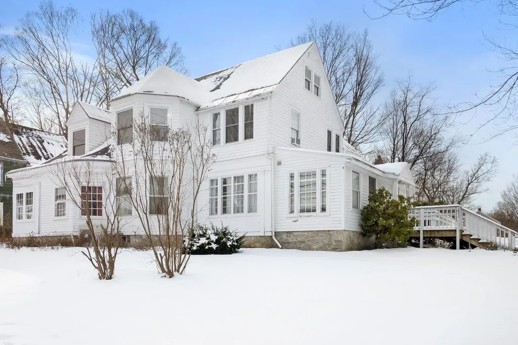 209 Washington Avenue Bennington VT 05201