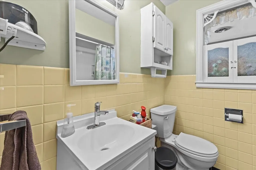 61 Village Green Burlington VT 05408