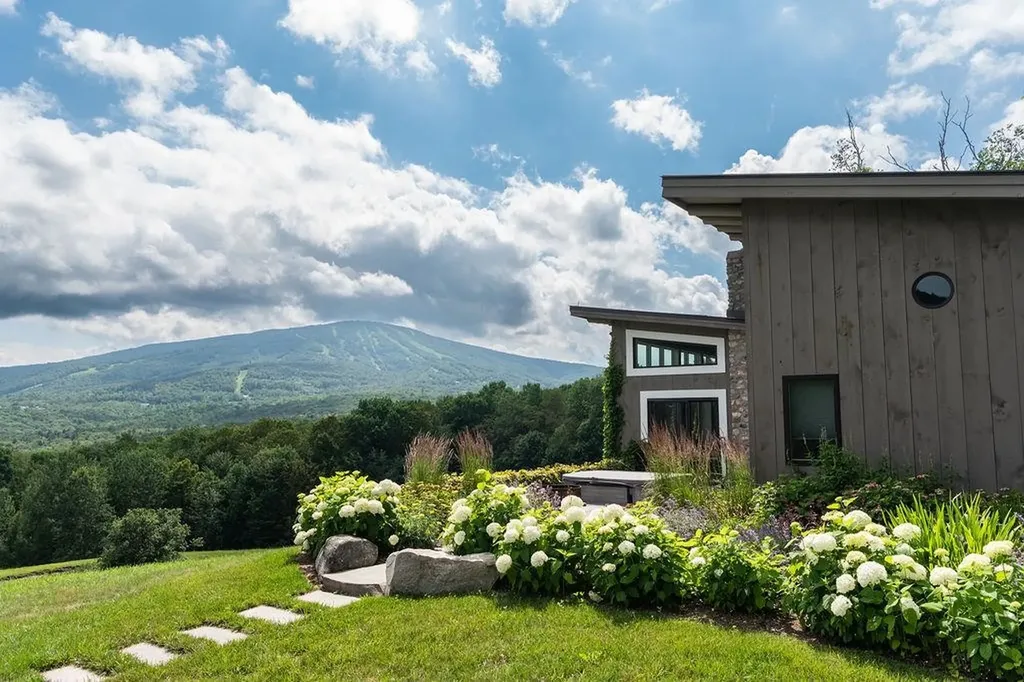 25 Mountain Haunts Road Winhall VT 05340