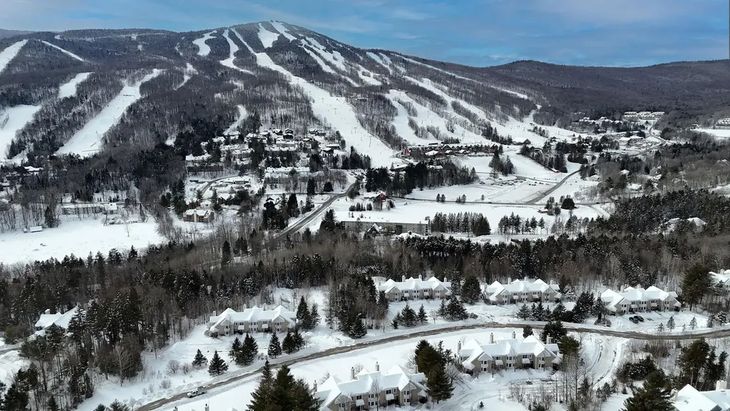 9b Windham Way Dover VT 05356