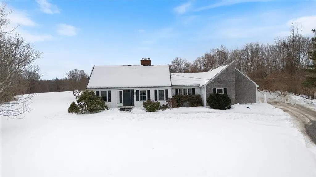 254 Main Avenue South Hampton NH 03827