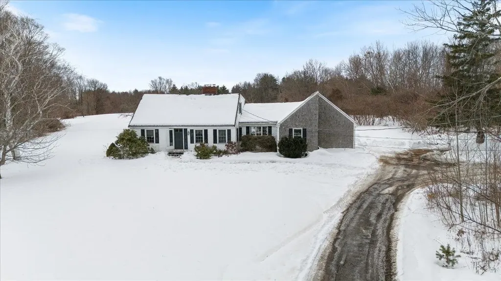254 Main Avenue South Hampton NH 03827