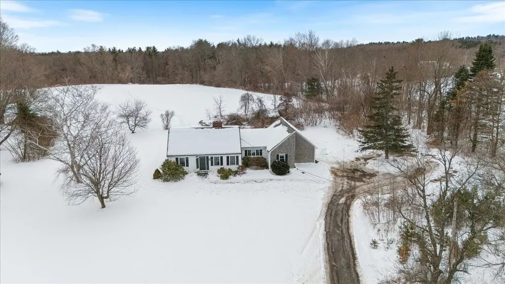 254 Main Avenue South Hampton NH 03827