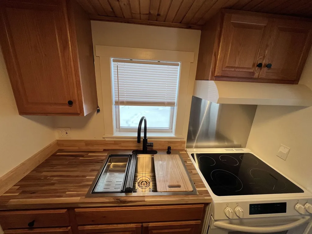 6 Webster Lake Road Franklin NH 03235