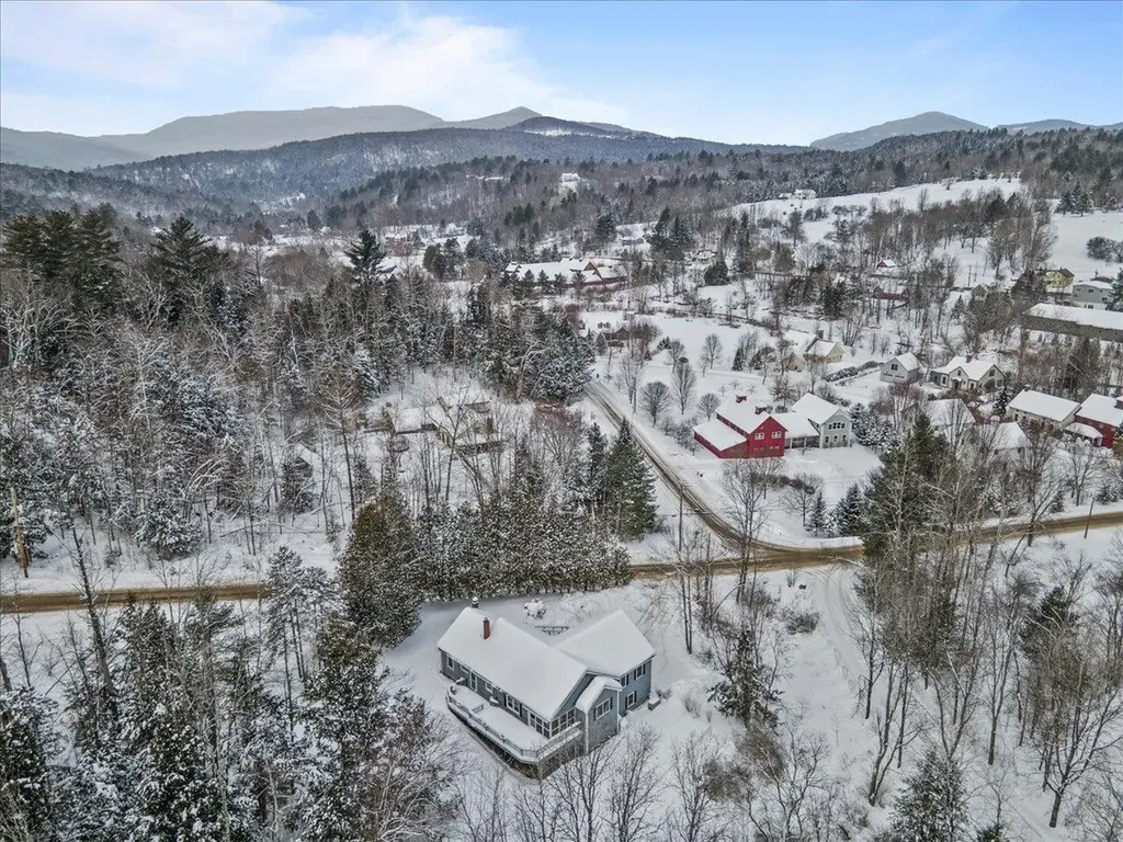 11 Barnes Hill Road Stowe VT 05672