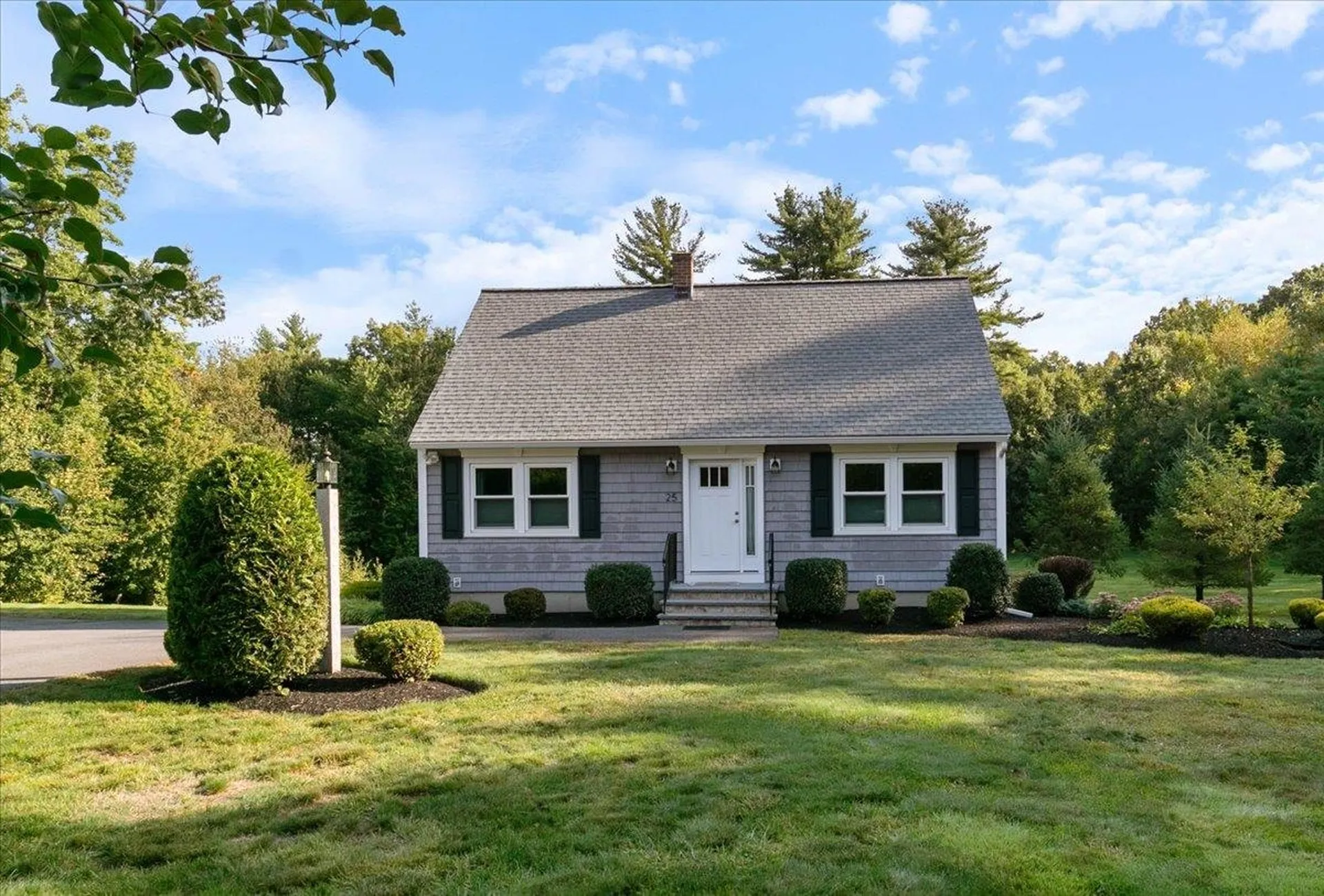 25 Webster Avenue Pelham NH 03076