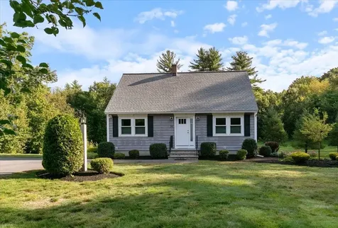 25 Webster Avenue Pelham NH 03076