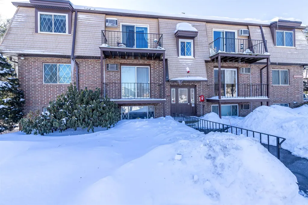 17 Silvestri Circle Derry NH 03038