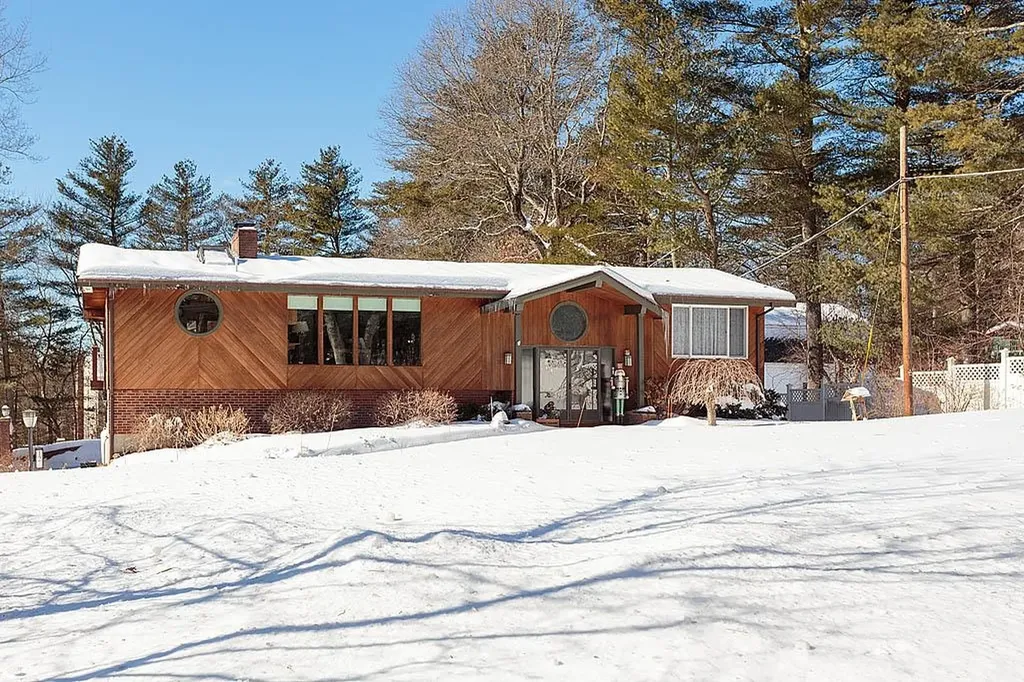 12 Wheaton Drive Pelham NH 03076