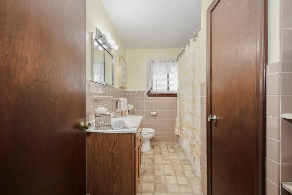 24 Roy Street Nashua NH 03060