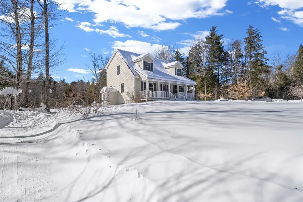 31 Cross Road Milton NH 03851