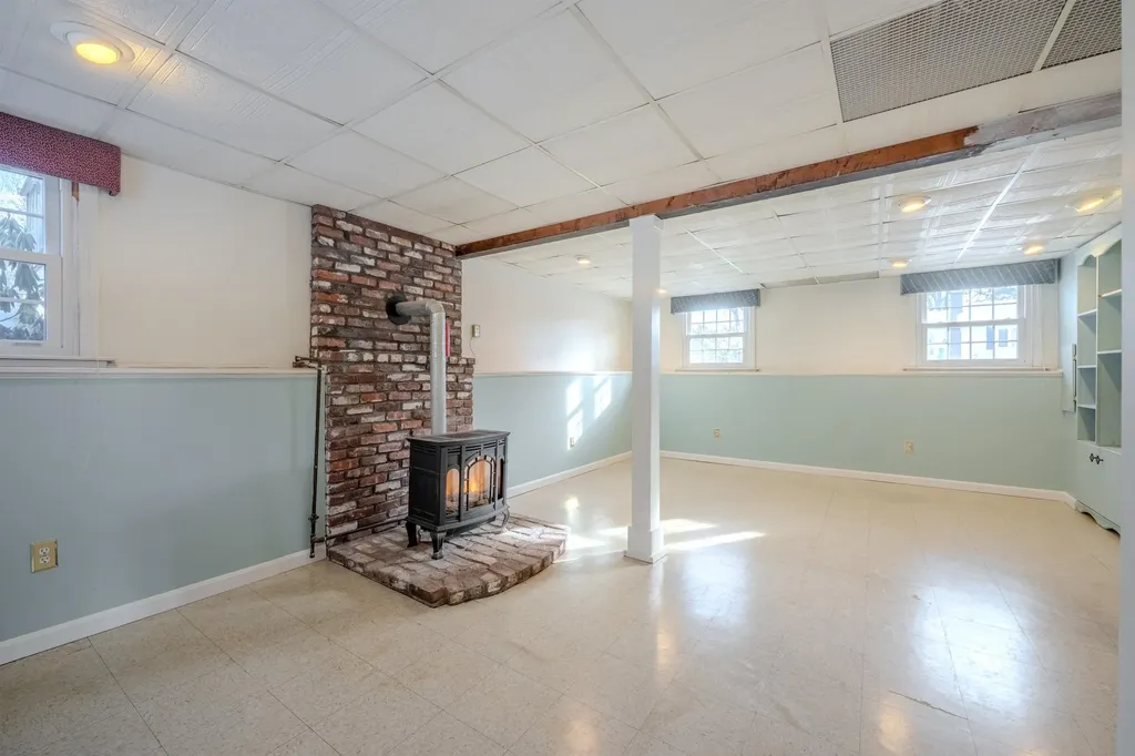 6 Lancelot Drive Hooksett NH 03106