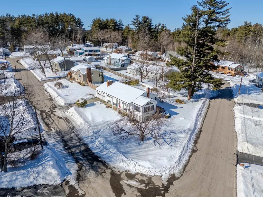 6 Lancelot Drive Hooksett NH 03106