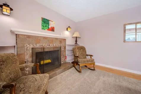 6 Lancelot Drive Hooksett NH 03106