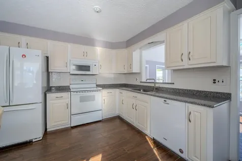 6 Lancelot Drive Hooksett NH 03106