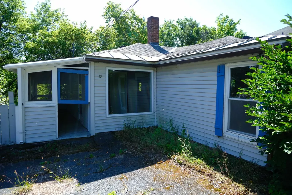 166 Hooker Hill Road St. Johnsbury VT 05819