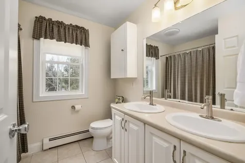 74 Mohawk Lane Brentwood NH 03833