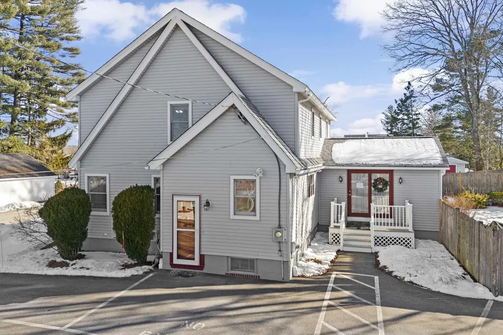 8 Laconia Avenue Derry NH 03038