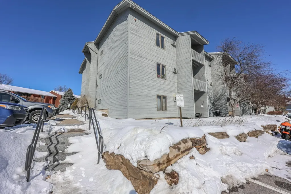 5 Tsienneto Road Derry NH 03038