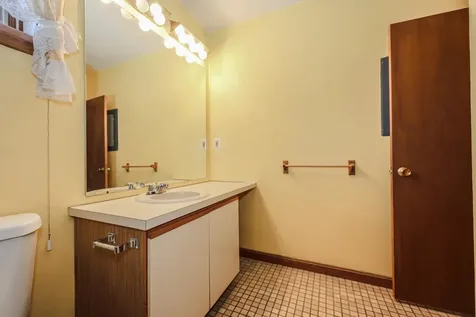 5 Tsienneto Road Derry NH 03038