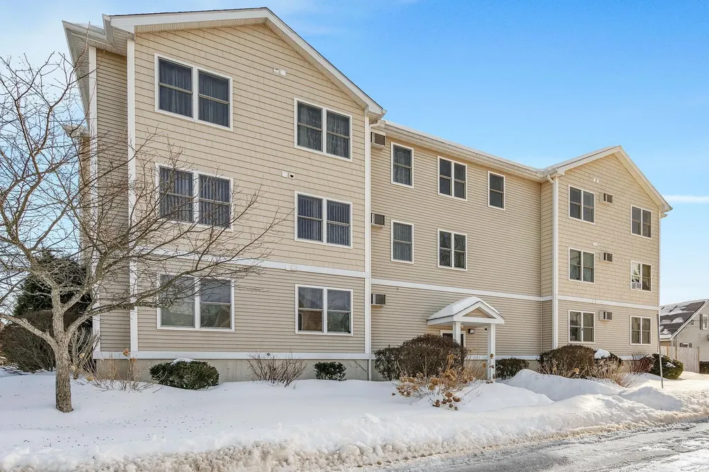 15 Lovell Street Nashua NH 03060
