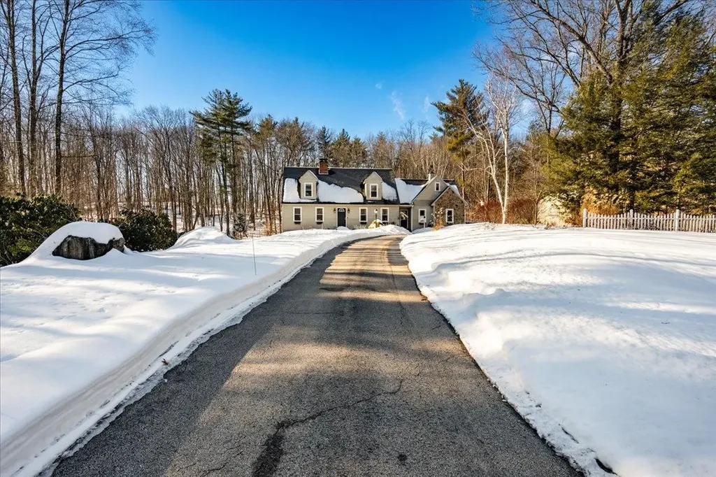 33 Pond View Drive Auburn NH 03032