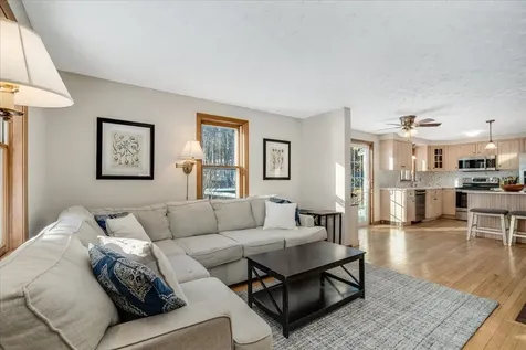 33 Pond View Drive Auburn NH 03032