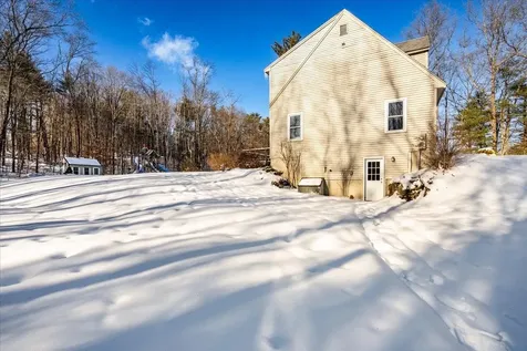 33 Pond View Drive Auburn NH 03032