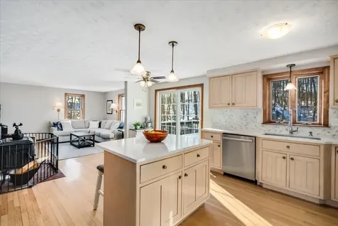 33 Pond View Drive Auburn NH 03032