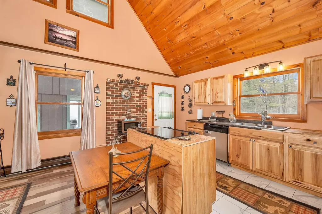 10 Granite Road Effingham NH 03882