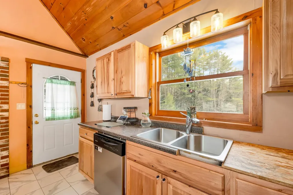 10 Granite Road Effingham NH 03882