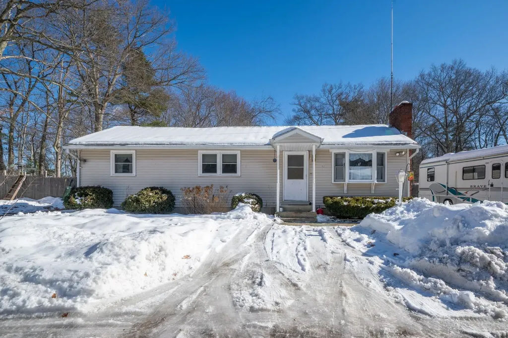 40 Cove Drive Derry NH 03038