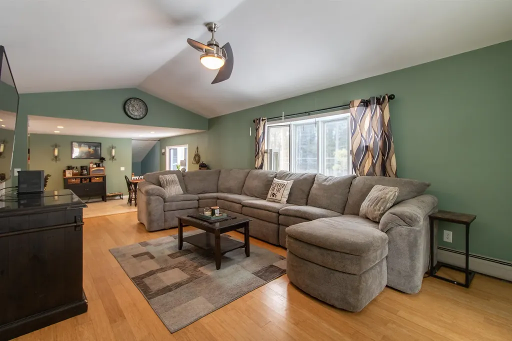 827 Lake Road Newport City VT 05829