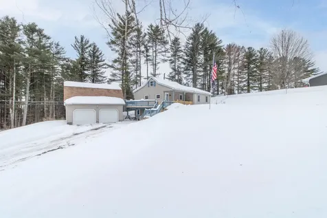 827 Lake Road Newport City VT 05829